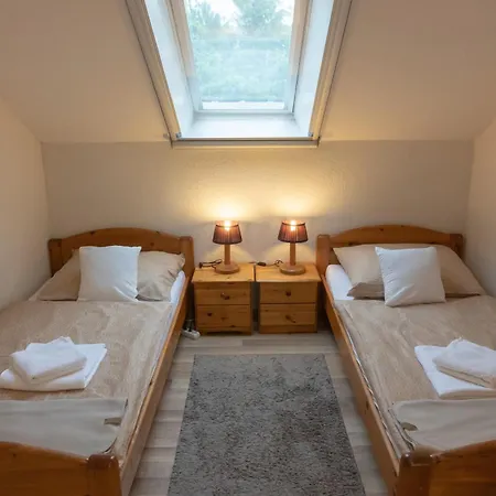 Rent A Scooter Vendeghaz 民宿 扎马迪