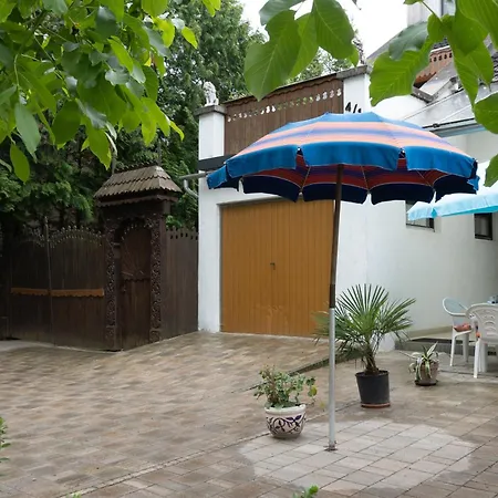 Rent A Scooter Vendeghaz בית אירוח