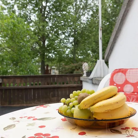 民宿 Rent A Scooter Vendeghaz